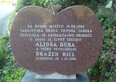 Fotografija osobe U saobraćajnoj nesreći poginuli članovi grupe Crvena jabuka